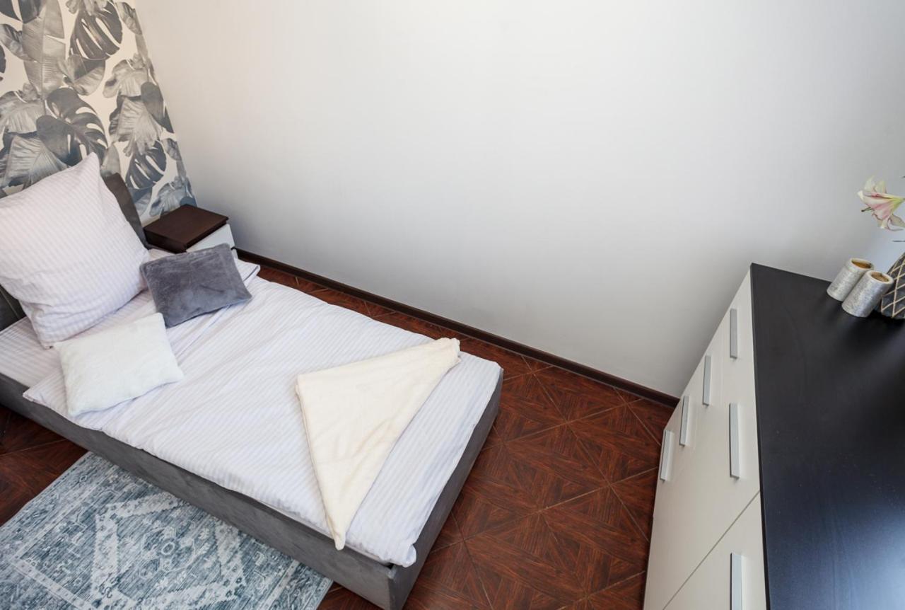 Plac Uniwersytecki 15b Homestay *