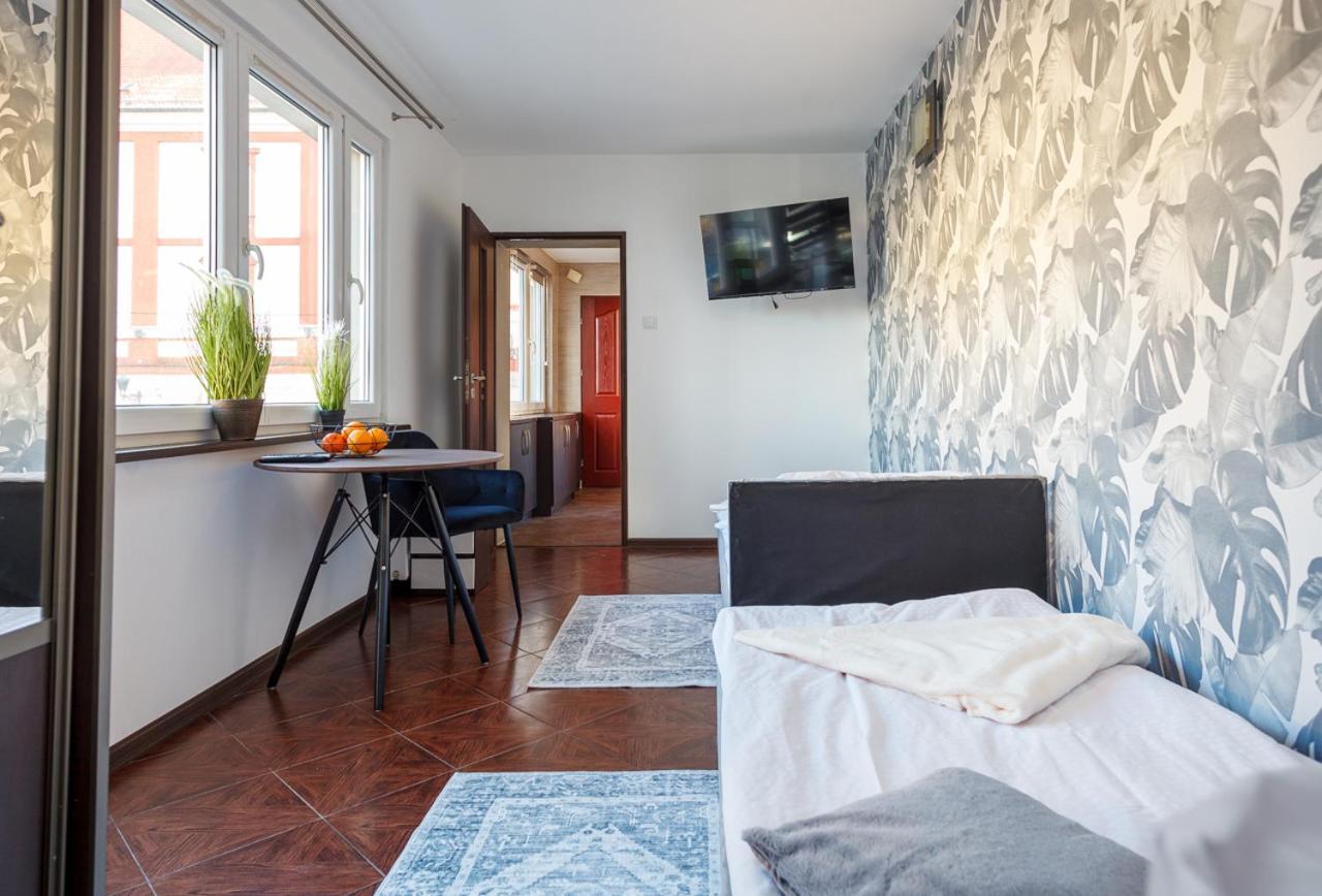 Plac Uniwersytecki 15b * Wroclaw